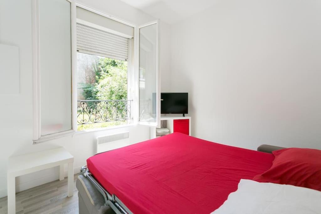 Charming Parisian Studio! Ивры-Сур-Сеине Экстерьер фото