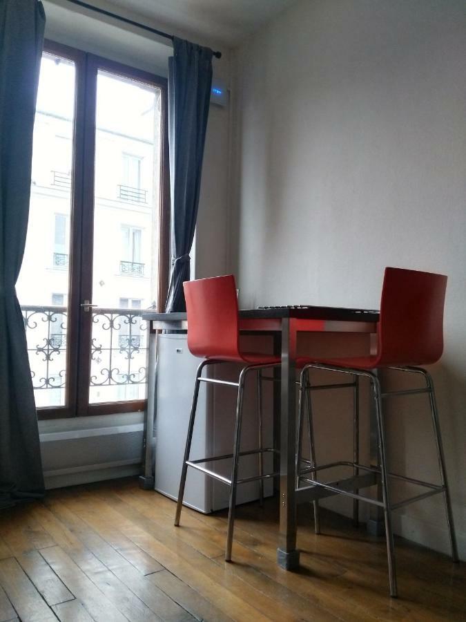 Charming Parisian Studio! Ивры-Сур-Сеине Экстерьер фото