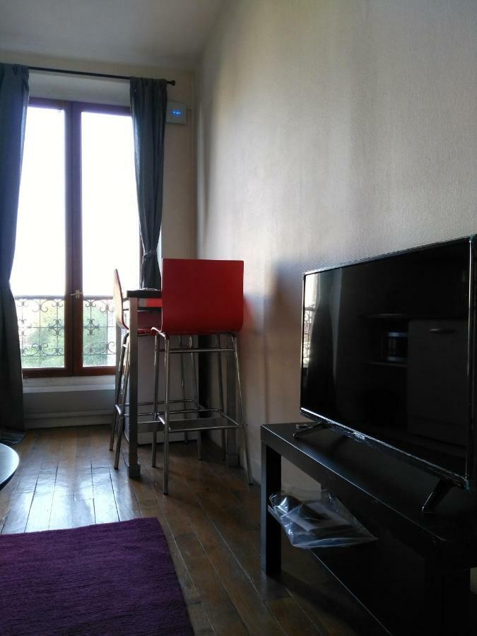 Charming Parisian Studio! Ивры-Сур-Сеине Экстерьер фото